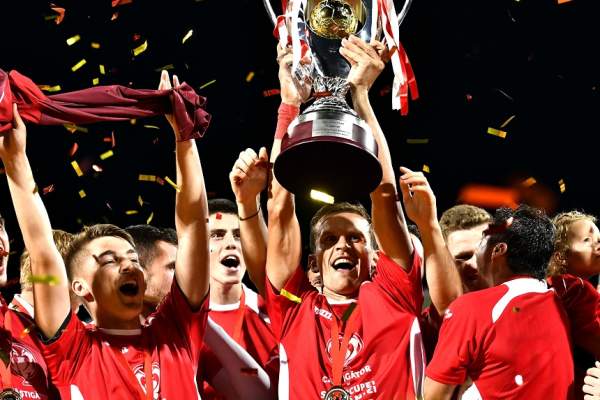 FOTO / A câştigat Cupa şi Supercupa României, dar altul e trofeul carierei! Mare pescar, Costin Lazăr se laudă cu o captură impresionantă!
