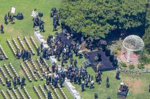 FOTO / Chester Bennington, solistul trupei Linkin Park,  a fost înmormântat. Ce s-a întâmplat la ceremonia funerară