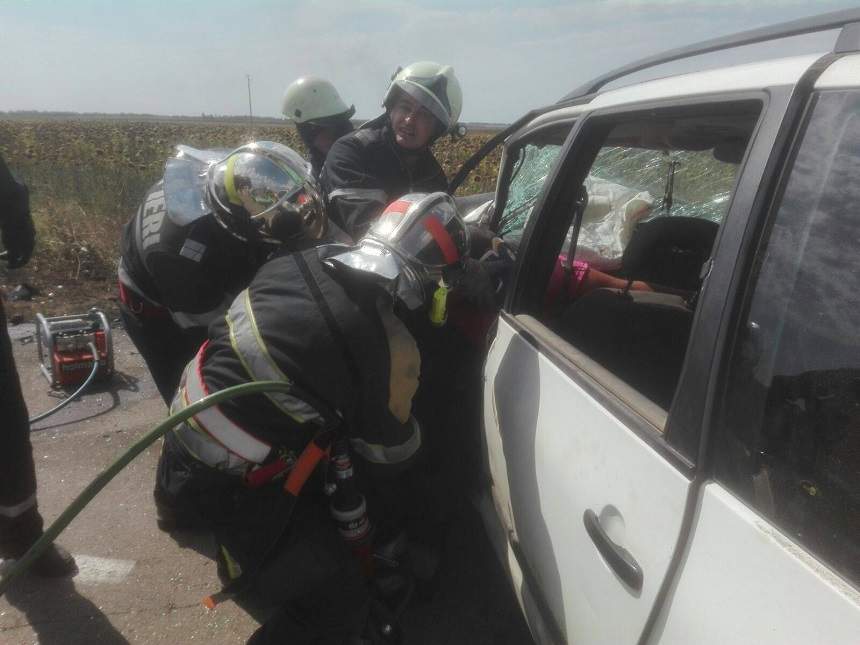 VIDEO / Accident GRAV în apropiere de Timișoara! Sunt doi MORȚI și mai mulți RĂNIȚI