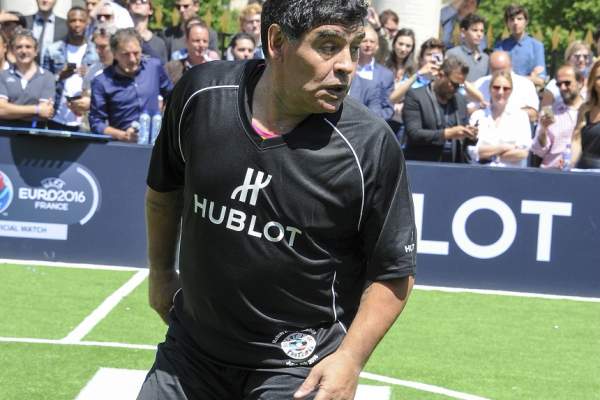 Scandal în Rusia! Diego Maradona, acuzat de hărţuire sexuală!