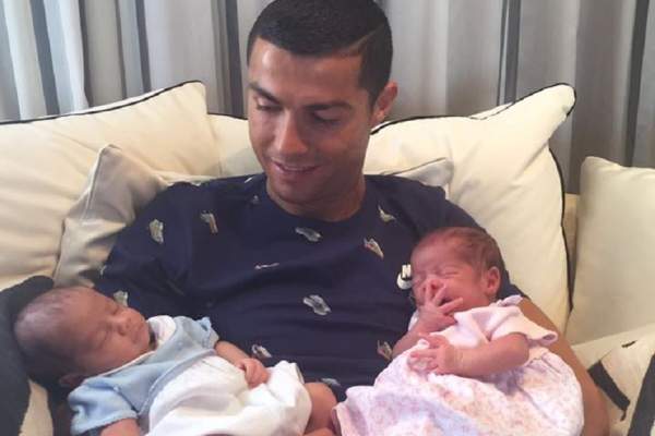 FOTO / EMOŢIONANT! Cristiano Ronaldo, alături de cei trei copii ai săi