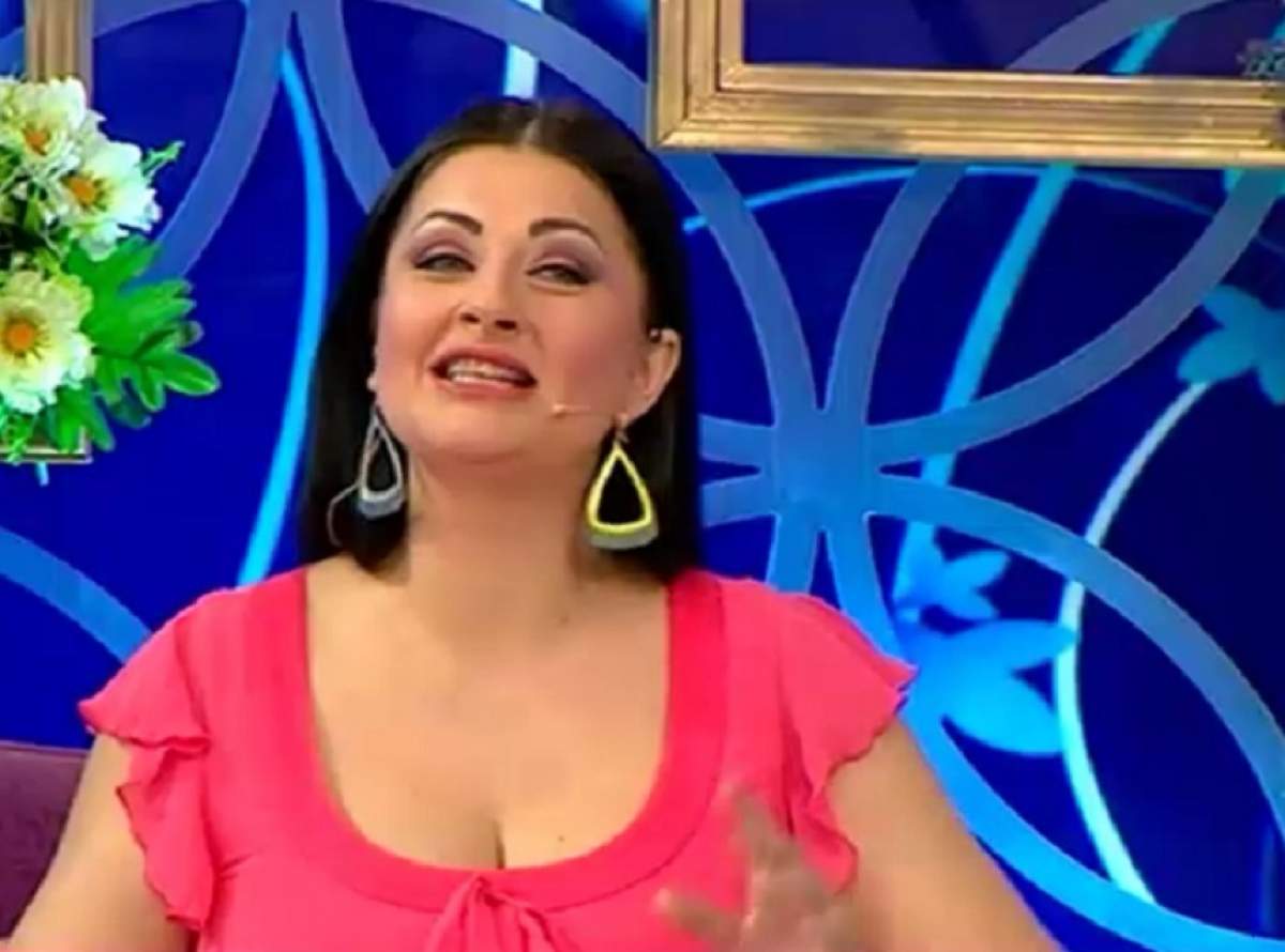 Gabriela Cristea, în roz şi cu un decolteu generos la TV: "Suntem la jumătatea săptămânii de lucru, Doamne ajută!"