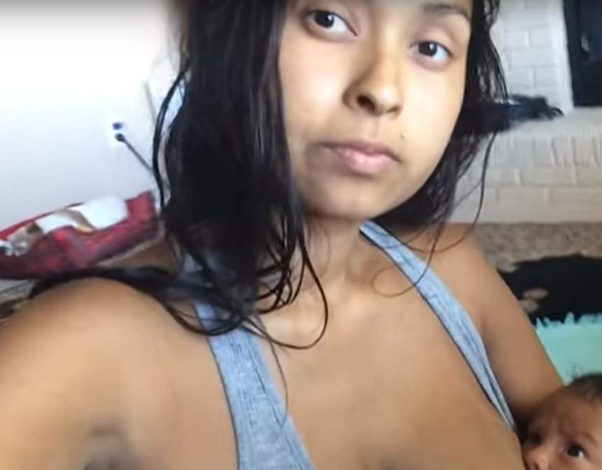 VIDEO / O femeie şi-a alăptat copilul în timp ce făcea sex! Filmuleţele ei au fost aspru criticate de fani