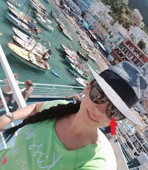 VIDEO / Andreea Marin a plecat în vacanţă cu un bărbat misterios! A "scăpat" prima fotografie cu cel care o face acum fericită