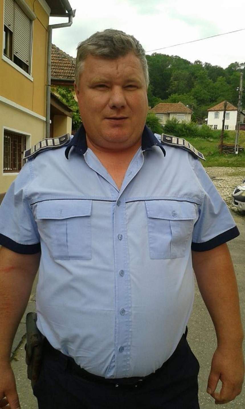 FOTO / Are salariul sub 3.000 de lei, dar şi-a riscat viaţa fără să stea pe gânduri! Oamenii trăiesc datorită poliţistului-erou