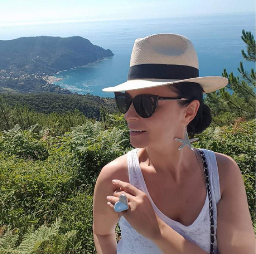 FOTO / După ce a "scăpat" poza cu bărbatul misterios alături de care e în vacanţă, Andreea Marin a avut parte de o surpriză