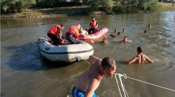 VIDEO / Tragedie într-o localitate din Alba! Doi adolescenţi de 13 şi 17 ani au murit înecaţi în Mureş