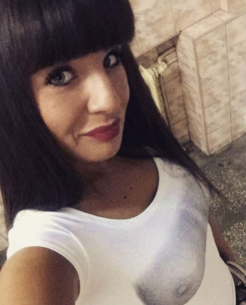 Edith, mireasa sezonului şase de la MPFM, s-a fotografiat cu sânii la vedere! Poza a încins imaginaţia bărbaţilor! Ali, nu ești gelos?