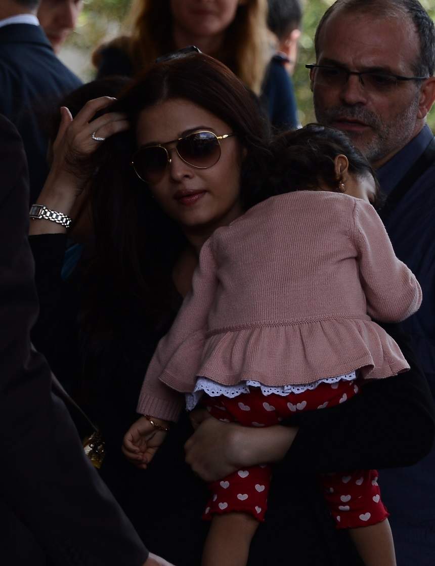 FOTO / Aishwarya Rai, surprinsă cu fiica ei. Cum arată copila celei mai frumoase femei din lume