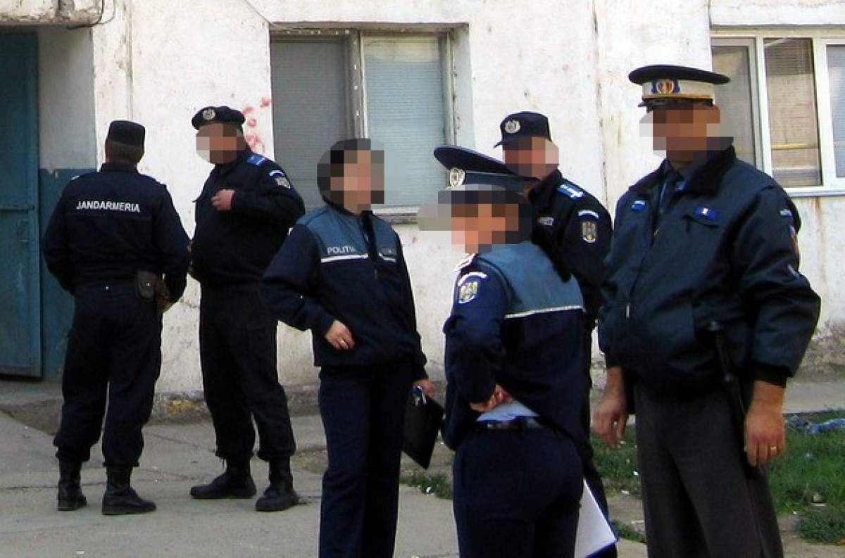 Gest scandalos făcut de poliţişti şi jandarmi, în public!