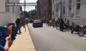 VIDEO / E stare de alertă! Un om a murit, iar alţi 19 au fost răniţi, după ce o maşină a intrat în mulţime