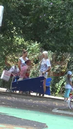 VIDEO / Raluca Zenga, mămică și nu prea! Ce a făcut, în parc? Noroc că a fost salvată de bonă