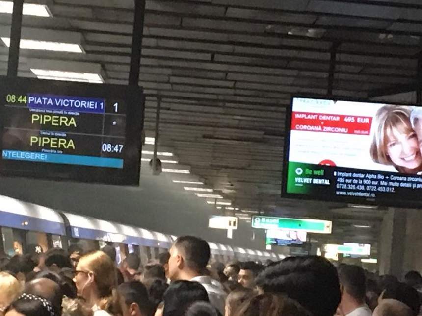 Panică la metrou! Stația Piața Victoriei, cuprinsă de fum