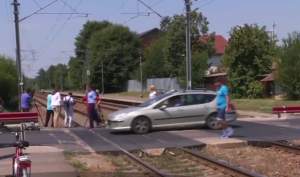 VIDEO / Ce decizie au luat autorităţile în legătură cu mecanicul trenului, care a dat peste mama sinucigaşă şi cele trei copile