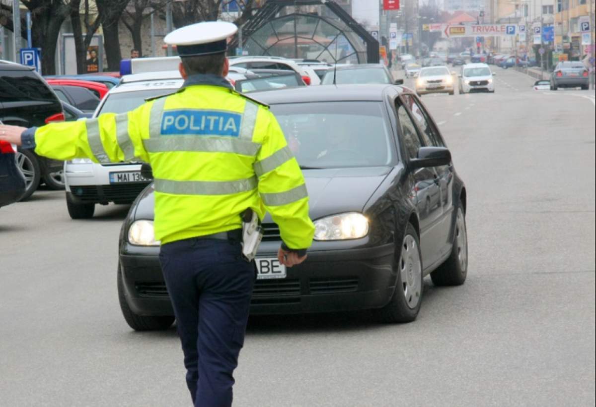 Poliţist mai beat decât şoferul pe care îl oprise! De necrezut rezultatul aparatului alcooltest