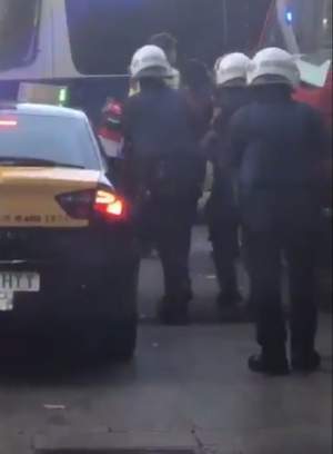 VIDEO / Momentul arestării teroristului din Barcelona a fost filmat! Poliţiştii i-au verificat imediat ghiozdanul