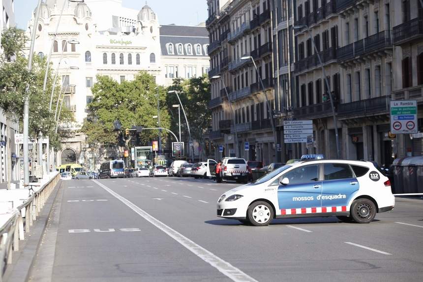 VIDEO / Momentul arestării teroristului din Barcelona a fost filmat! Poliţiştii i-au verificat imediat ghiozdanul