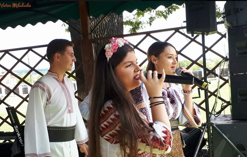 FOTO / Anamaria Rosa s-a logodit? Fiica lui Aurelian Preda îşi etalează mândră inelul