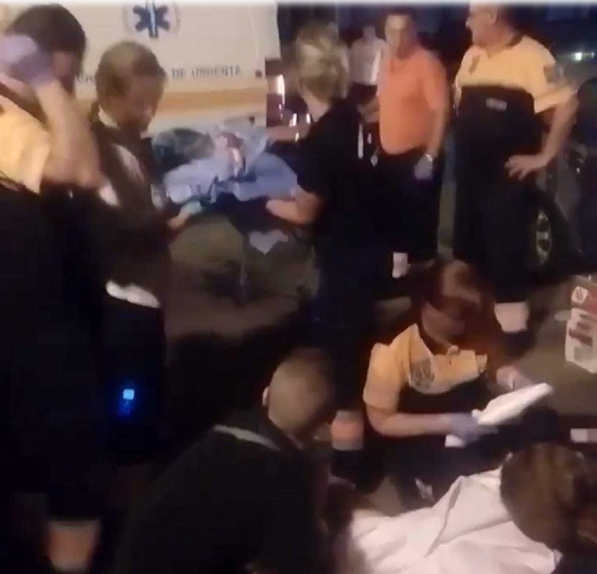 EMOŢIONANT! O româncă n-a mai ajuns la spital şi a născut chiar în faţa blocului. Întreaga scenă a fost filmată