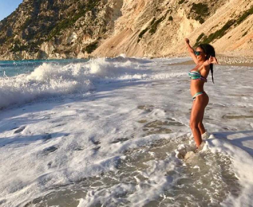 FOTO / Andreea Mantea, fotografie incendiară din vacanţă! Şi-a etalat formele într-un mare fel