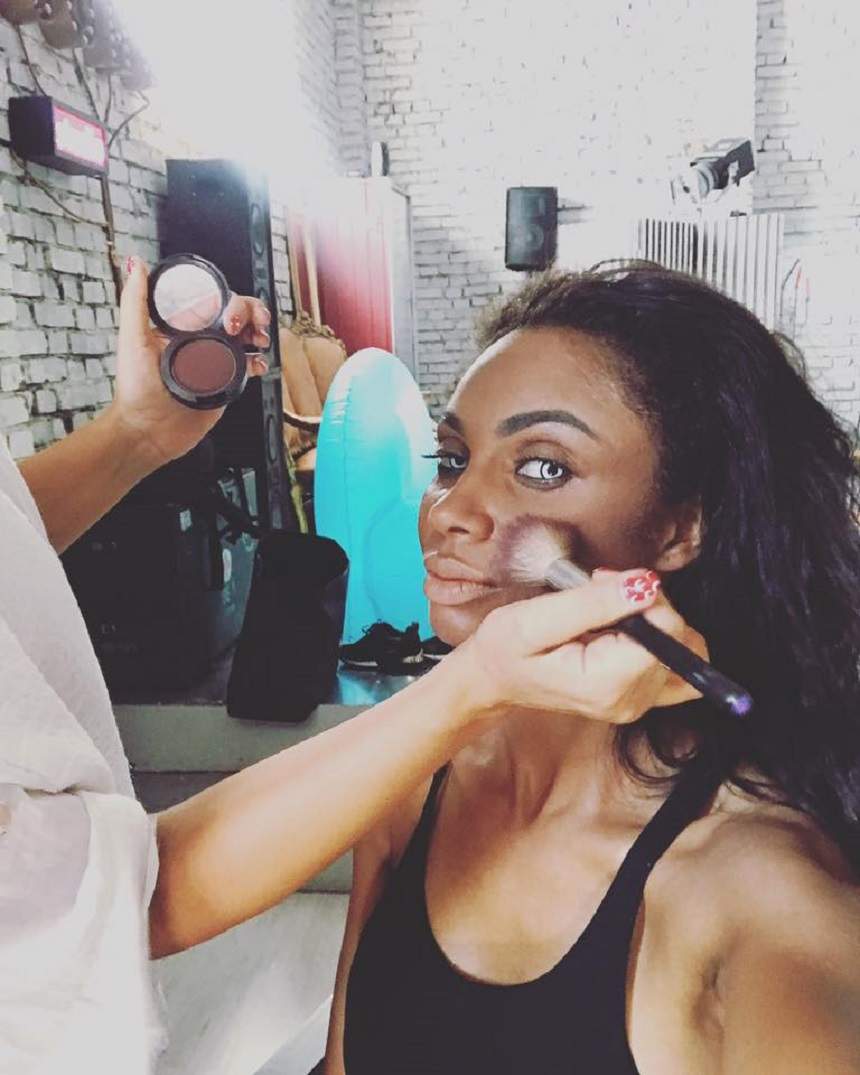 Laurette şi-a făcut o nouă schimbare! Nu-ţi poţi lua privirea de la modelul de ciocolată! Avem imaginile