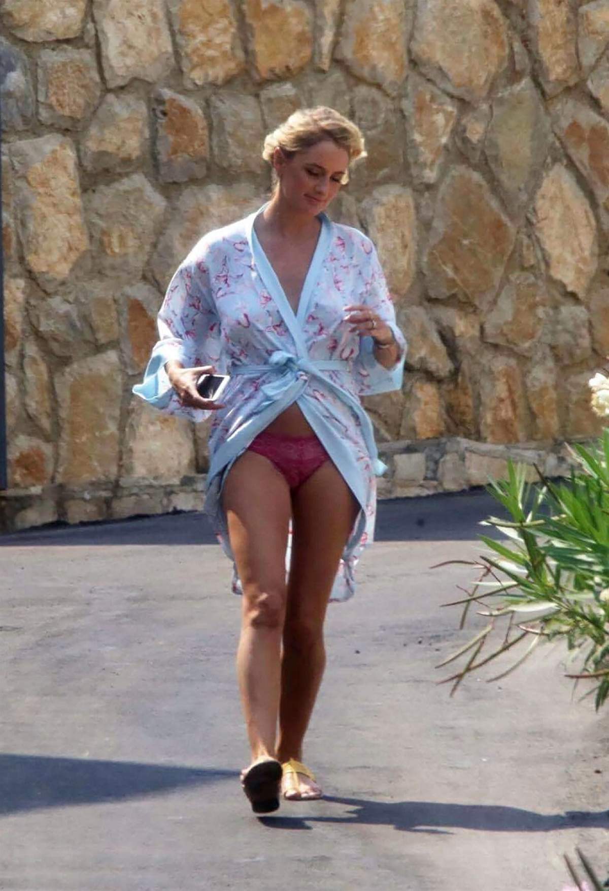 FOTO / Nepoata Prinţesei Diana surprinsă în ipostaze sexy! Uite cât de naturală este domniţa Kitty Spencer