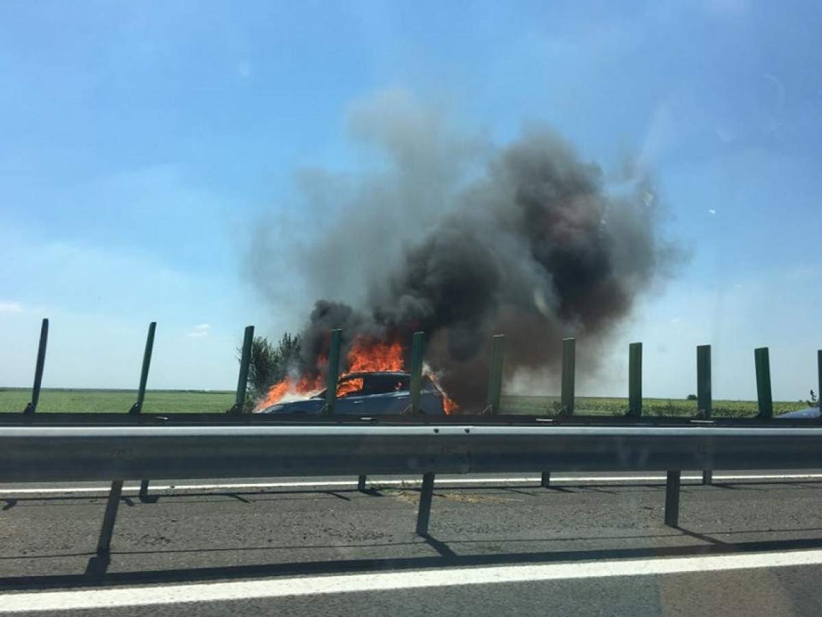 Alertă pe Autostrada Soarelui! O maşina a luat foc