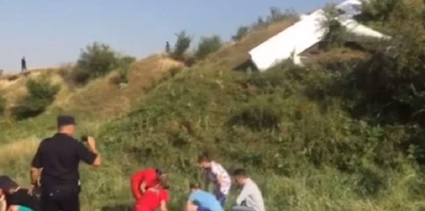 VIDEO / Cine era pilotul care și-a pierdut viața în tragedia aviatică din Iași! Supraviețuitorul e încă în stare gravă