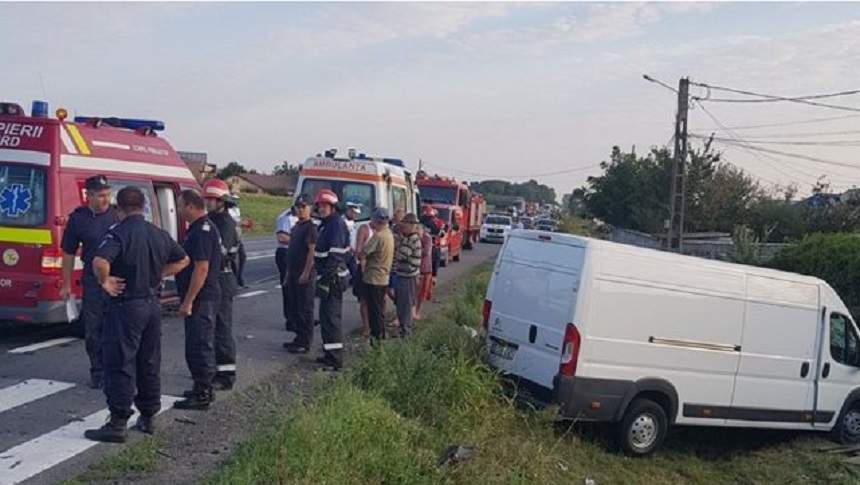 FOTO / Accident grav! Nouă răniţi pe E85. Unei persoane i s-a amputat piciorul