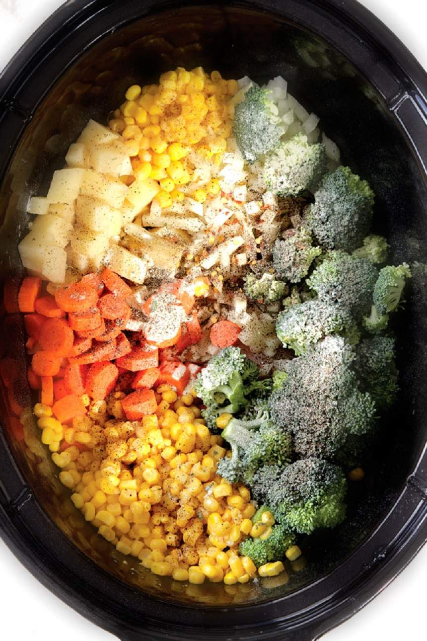 Supă de legume cu pui şi cremă de brânză
