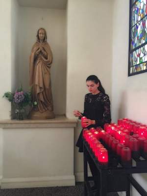Monica Gabor, gest emoţionant în memoria mamei sale! Imagini dureroase din biserică