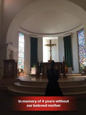 Monica Gabor, gest emoţionant în memoria mamei sale! Imagini dureroase din biserică