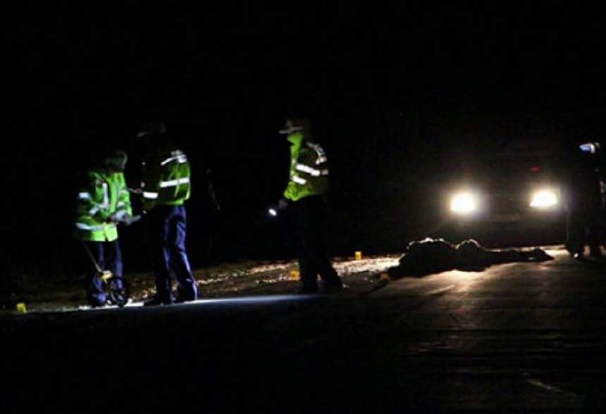 Accident terifiant pe A1! Un bărbat a fost spulberat de o maşină, în timp ce încerca să traverseze autostrada