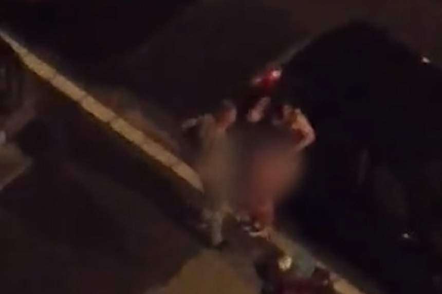 VIDEO / Sex în plină stradă într-un oraş din România! Martorii au filmat întreaga scenă