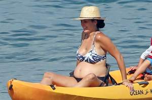 FOTO / Actriţa din serialul "Sopranele", cu burtica de gravidă la plajă. Paparazzii au pozat-o în cele mai mici detalii