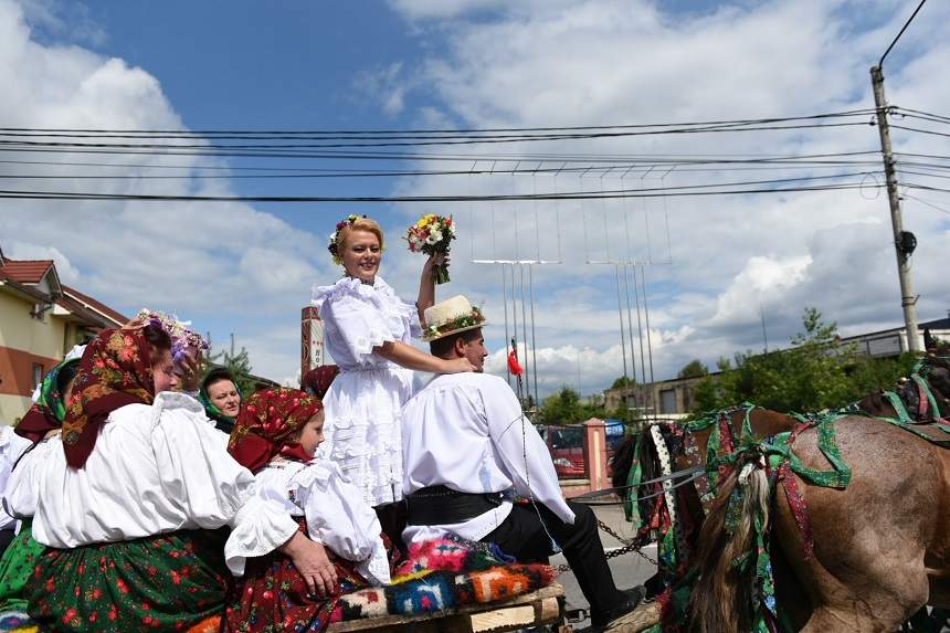 FOTO / Imagini de senzaţie de la nunta lui Bebe, fost concurent la MPFM! Cum s-a îmbrăcat soţia lui