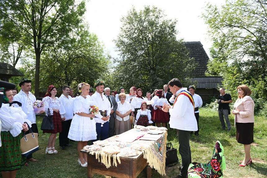 FOTO / Imagini de senzaţie de la nunta lui Bebe, fost concurent la MPFM! Cum s-a îmbrăcat soţia lui