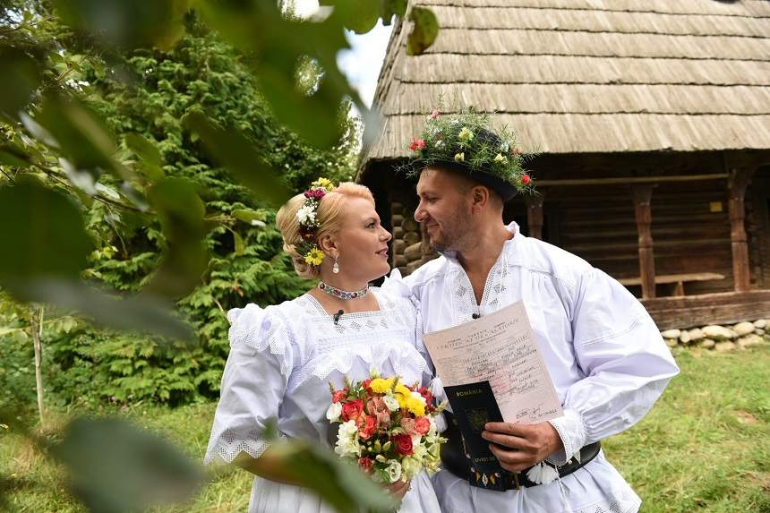 FOTO / Imagini de senzaţie de la nunta lui Bebe, fost concurent la MPFM! Cum s-a îmbrăcat soţia lui