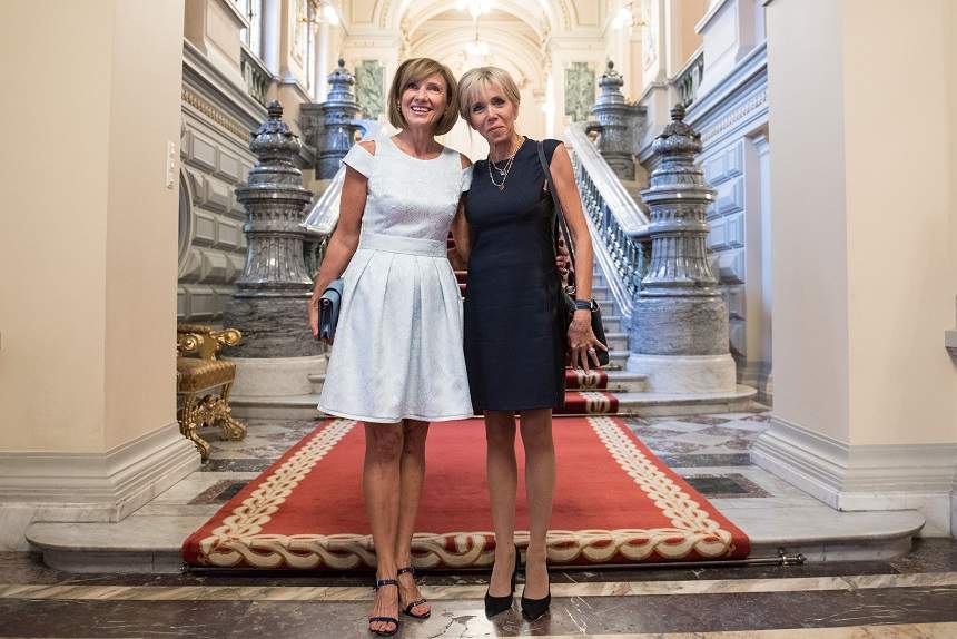 FOTO / Brigitte Macron a atras privirile la vizita în România! Detaliul jenant care a ieşit la iveală d-abia acum