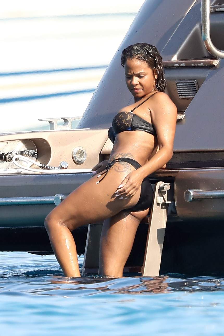 FOTO / Incendiar! Cu sânii la înaintare, Christina Milian şi-a înnebunit iubitul