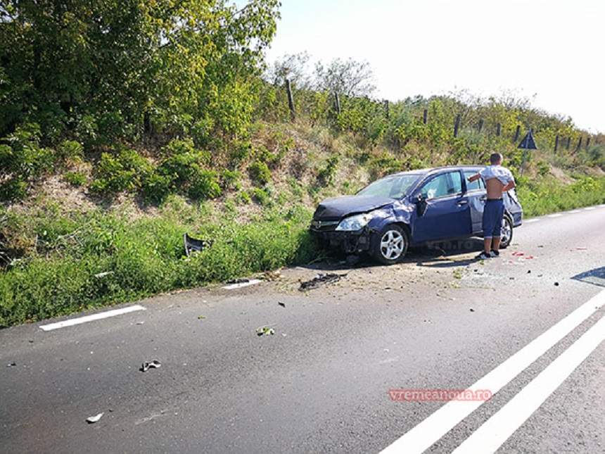 FOTO / Accident cumplit pe DN 15D! Familie cu copil de 5 anişori, spulberată pe şosele