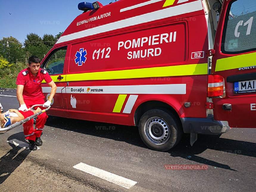 FOTO / Accident cumplit pe DN 15D! Familie cu copil de 5 anişori, spulberată pe şosele