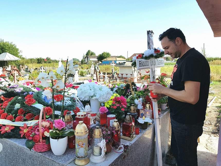 FOTO / Cine a apărut la mormântul Denisei Răducu, la 5 săptămâni de la moartea artistei! El nu a uitat-o: "Îţi ofer o floare"