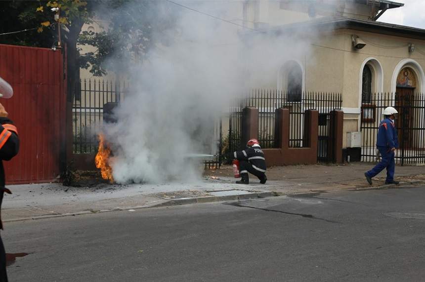 Incendiu în Bucureşti. Oamenii au fost evacuaţi din zonă