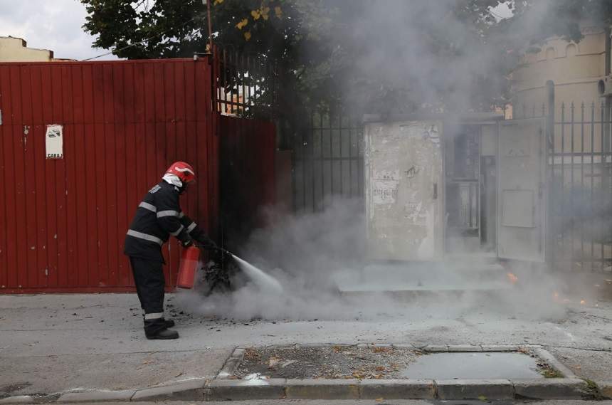 Incendiu în Bucureşti. Oamenii au fost evacuaţi din zonă