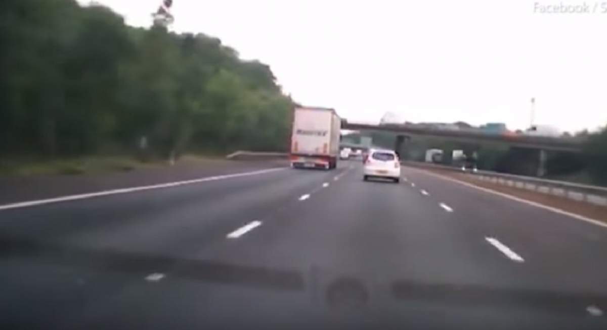 VIDEO / Accident grav în Marea Britanie, filmat! Un român a spulberat cu tirul o maşină în care era o familie