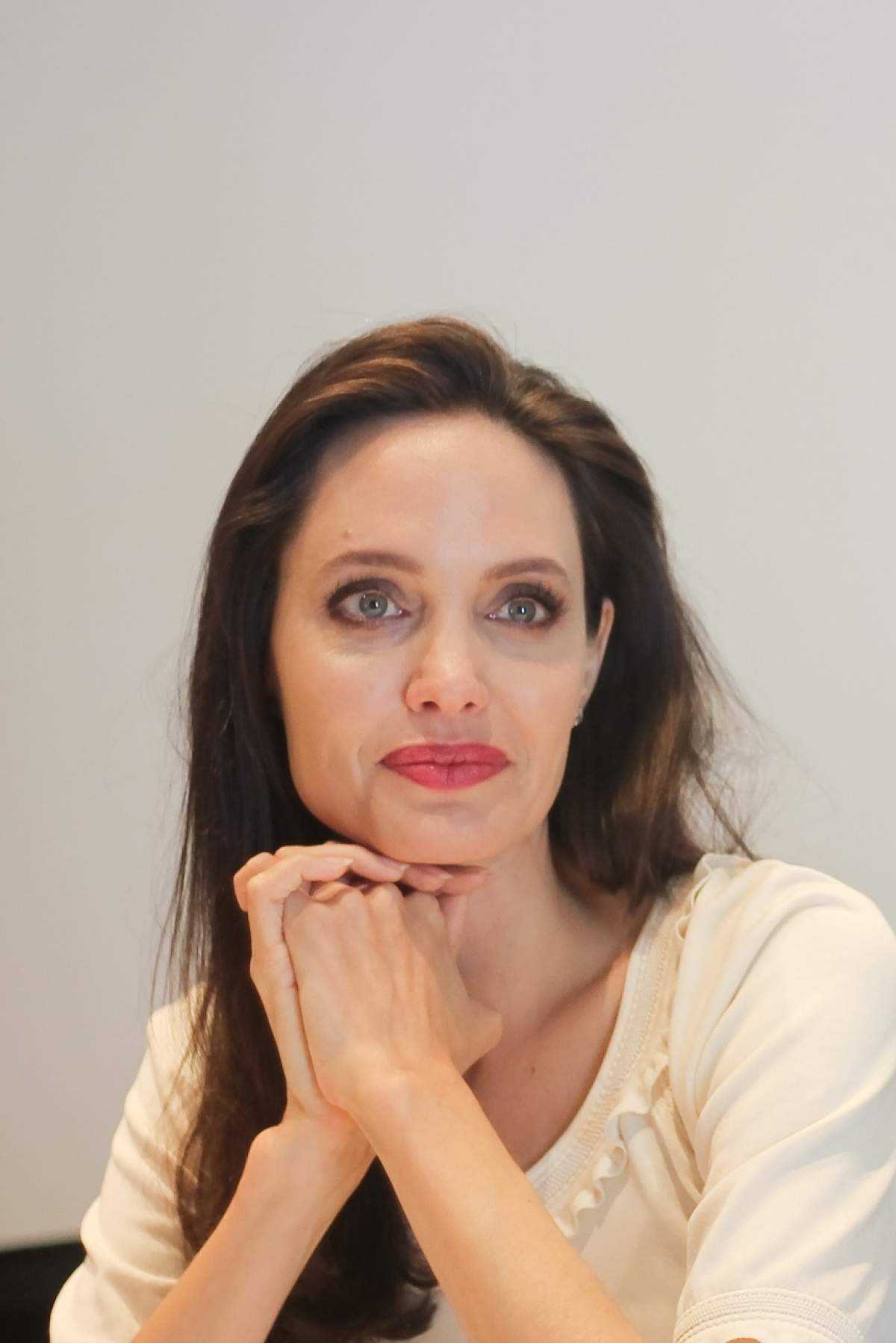 FOTO / Este anorexică, dar cu zâmbetul pe buze! Angelina Jolie trece prin momente dificile