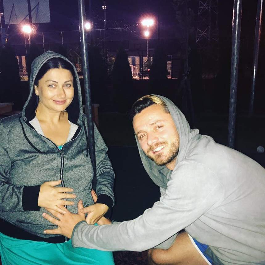 FOTO / Ce imagine emoţionantă! Gabriela Cristea şi-a scos bebeluşa în parc la ceas de seară