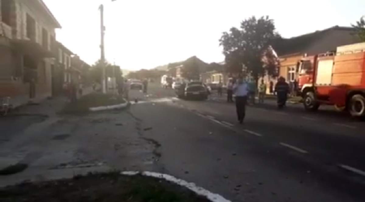 VIDEO / UPDATE - Accident violent în Caraş-Severin: un mort, 5 răniţi. Carnagiul, provocat de un adolescent de 17 ani, fără permis