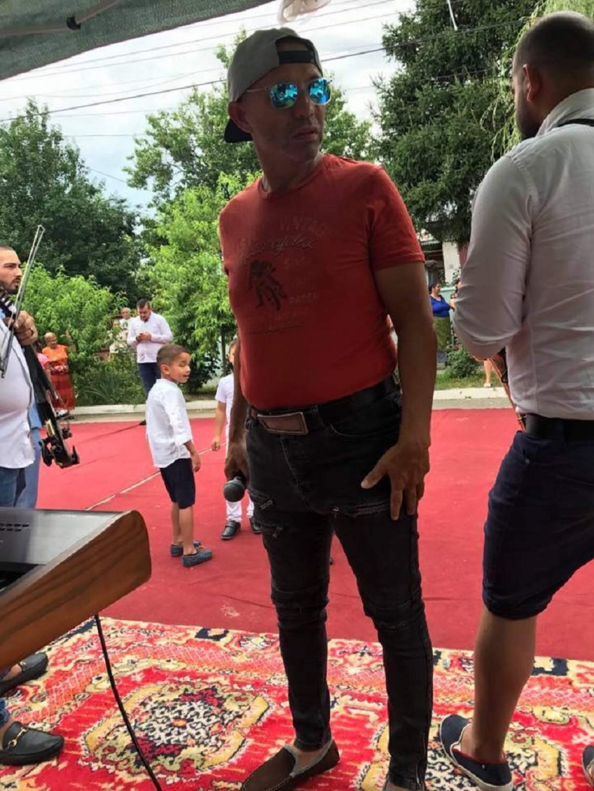 FOTO / Apariţia ŞOC a lui Nicolae Guţă! Fanii au reacţionat instant. "Ai slăbit considerabil, dar vestimentaţia lasă de dorit"